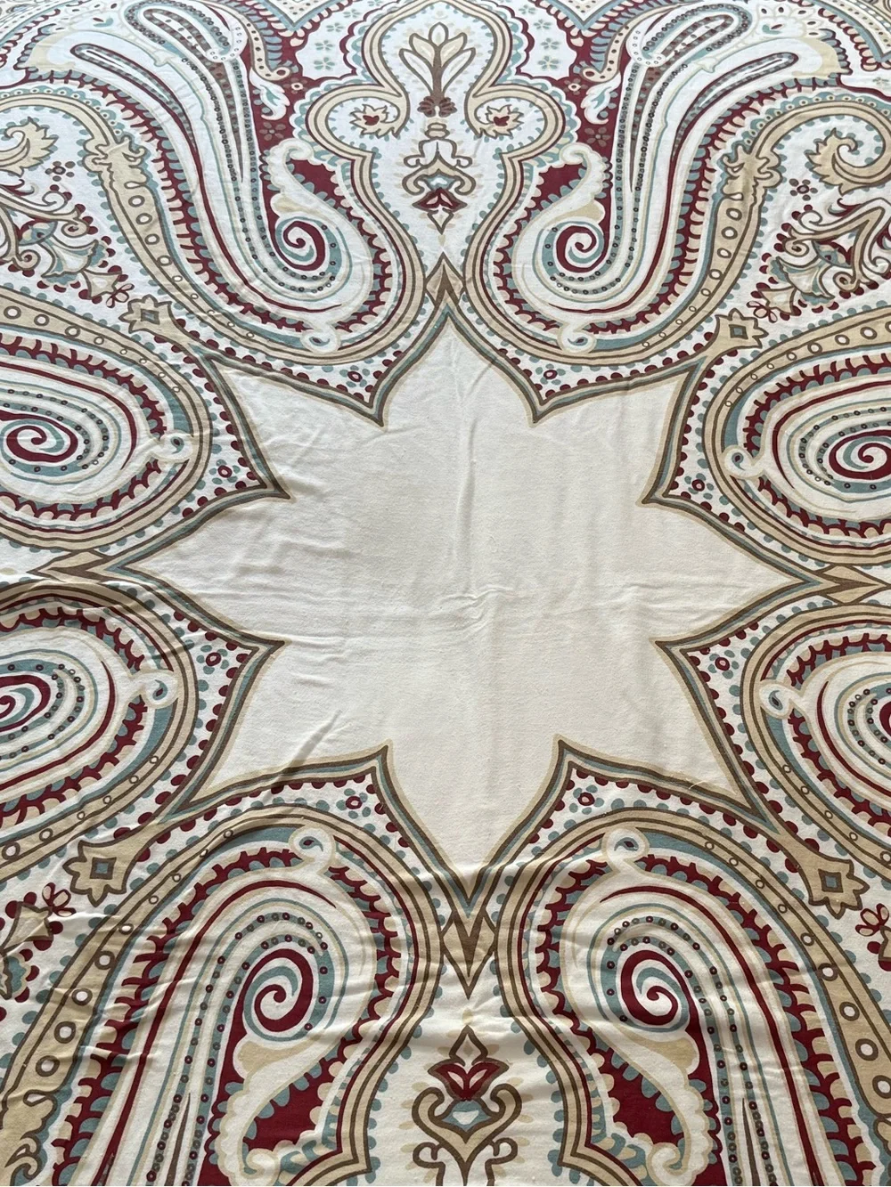 Bella Lux Cream Paisley Medallion Duvet cover with matching pillowcases